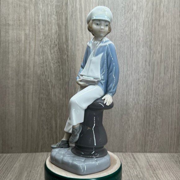 Vtg Lladro #4810 "Boy with Yacht" Glazed Porcelain Figurine Salvador Furió Blue - Picture 2 of 10
